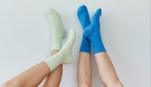Best compression socks for neuropathy in green and blue.